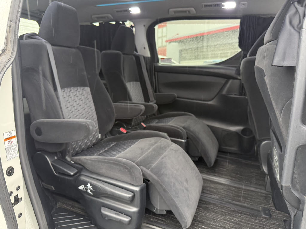 トヨタ アルファード 2.5SAﾊﾟｯｹｰｼﾞ 4WD