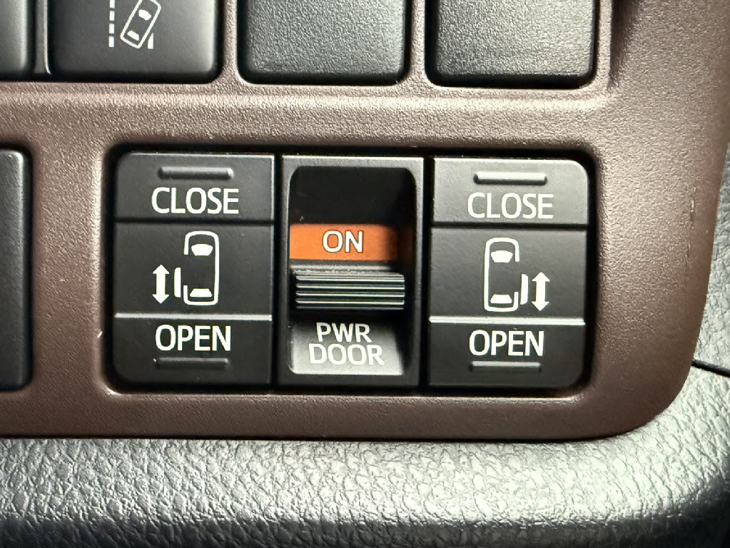 トヨタ エスクァイア GIﾌﾟﾚﾐｱﾑﾊﾟｯｹｰｼﾞ 4WD