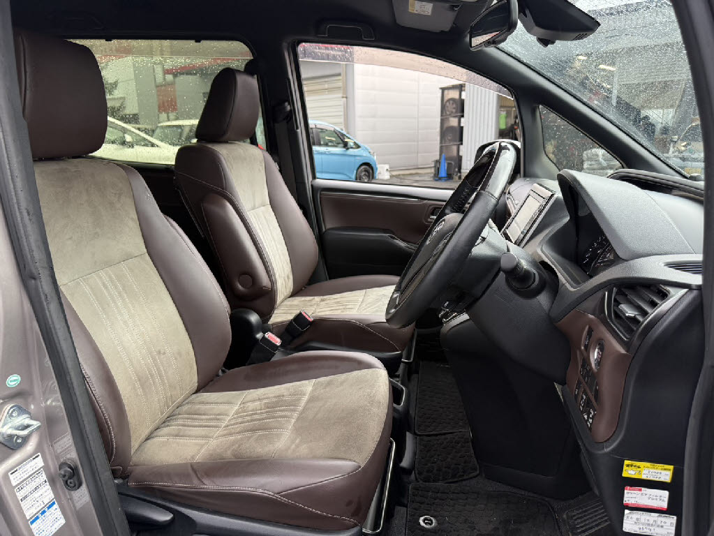 トヨタ エスクァイア GIﾌﾟﾚﾐｱﾑﾊﾟｯｹｰｼﾞ 4WD