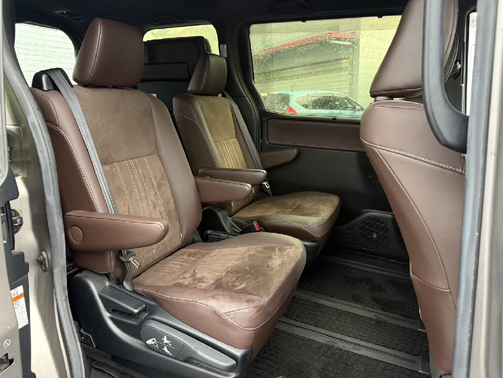 トヨタ エスクァイア GIﾌﾟﾚﾐｱﾑﾊﾟｯｹｰｼﾞ 4WD