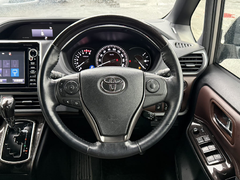 トヨタ エスクァイア GIﾌﾟﾚﾐｱﾑﾊﾟｯｹｰｼﾞ 4WD