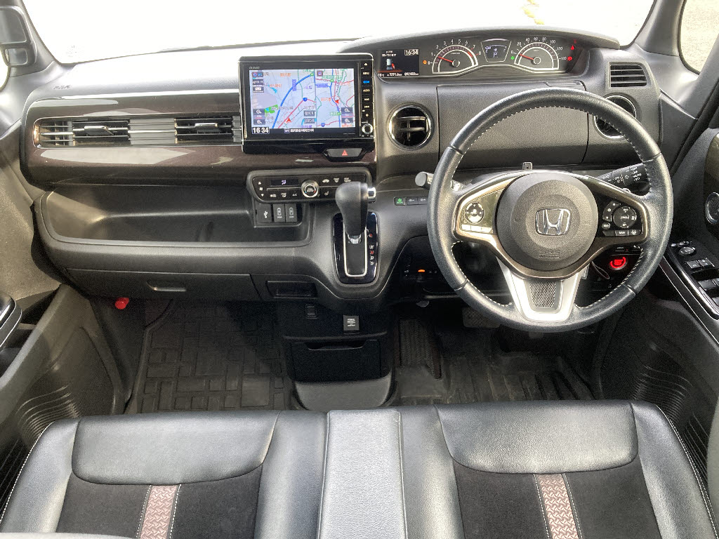 ホンダ Ｎ　ＢＯＸカスタム G・Lﾀｰﾎﾞﾎﾝﾀﾞｾﾝｼﾝｸﾞ 4WD