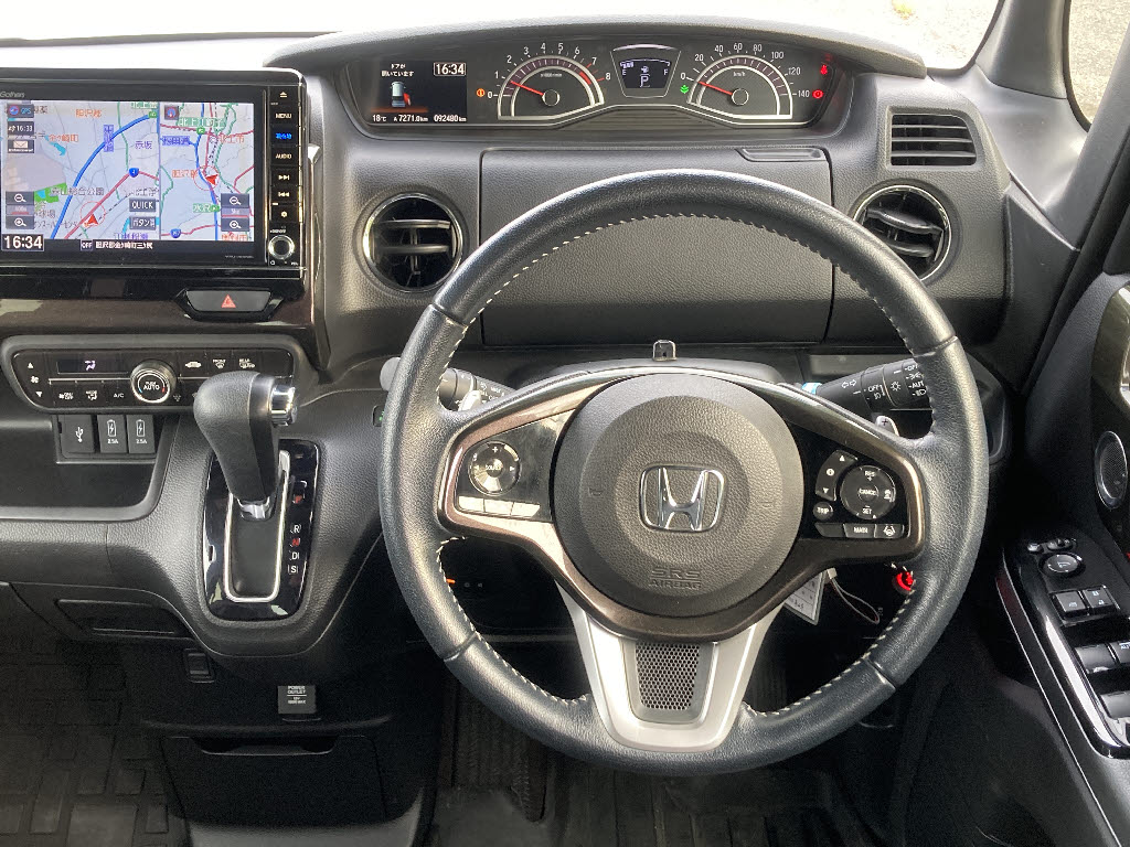 ホンダ Ｎ　ＢＯＸカスタム G・Lﾀｰﾎﾞﾎﾝﾀﾞｾﾝｼﾝｸﾞ 4WD