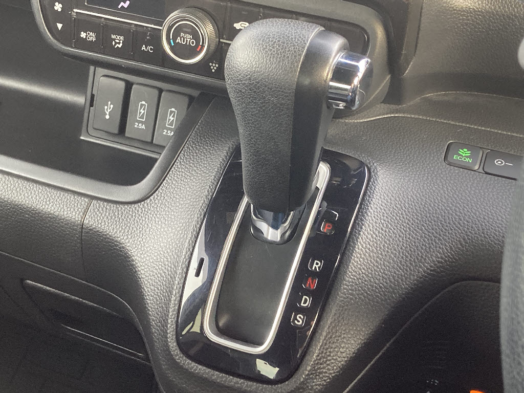 ホンダ Ｎ　ＢＯＸカスタム G・Lﾀｰﾎﾞﾎﾝﾀﾞｾﾝｼﾝｸﾞ 4WD