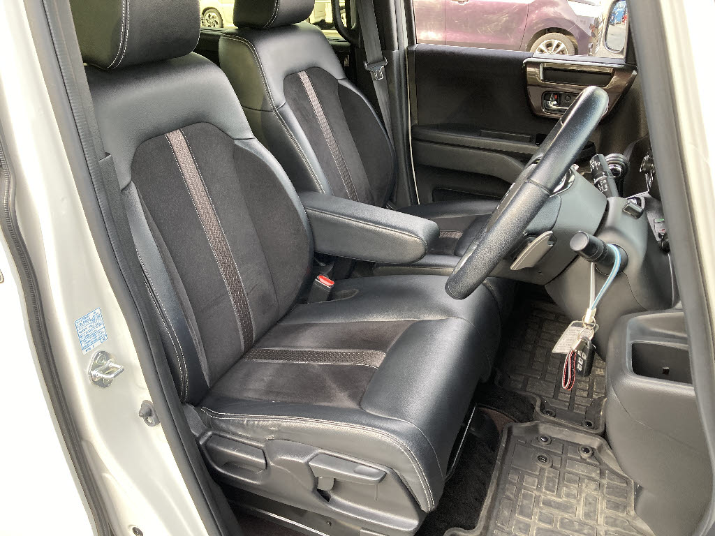 ホンダ Ｎ　ＢＯＸカスタム G・Lﾀｰﾎﾞﾎﾝﾀﾞｾﾝｼﾝｸﾞ 4WD