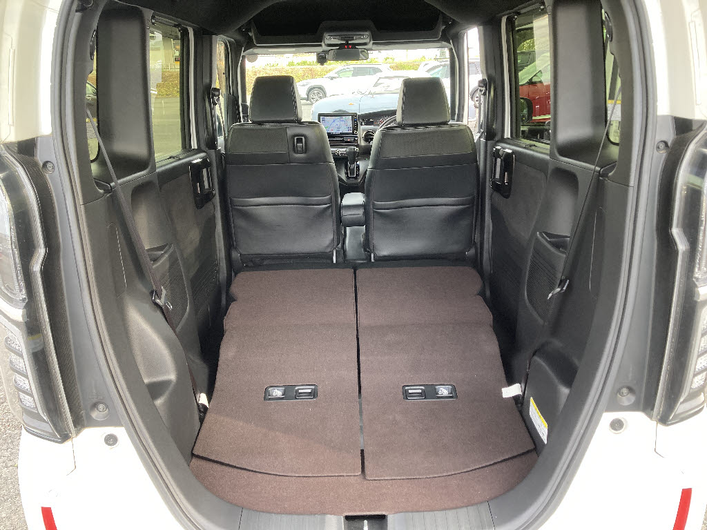 ホンダ Ｎ　ＢＯＸカスタム G・Lﾀｰﾎﾞﾎﾝﾀﾞｾﾝｼﾝｸﾞ 4WD