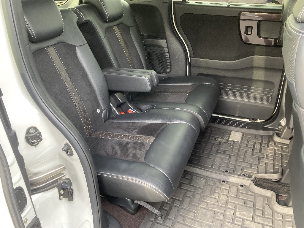 ホンダ Ｎ　ＢＯＸカスタム G・Lﾀｰﾎﾞﾎﾝﾀﾞｾﾝｼﾝｸﾞ 4WD