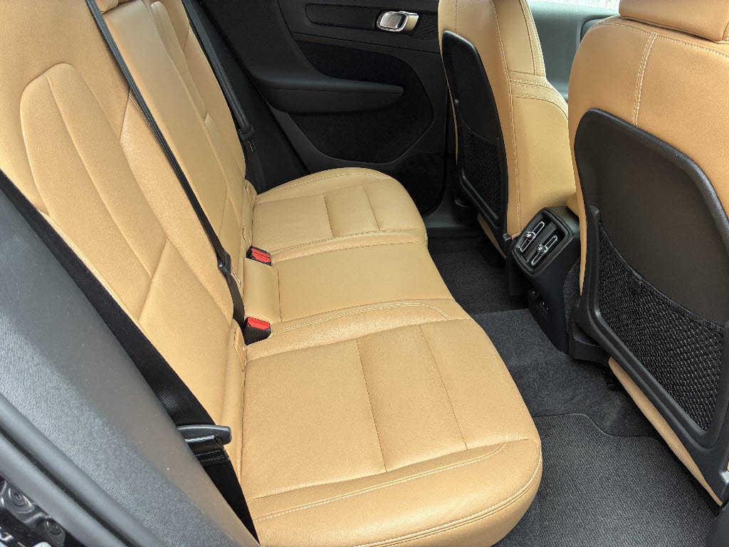 ボルボ ボルボ ＸＣ４０ B4 AWDｲﾝｽｸﾘﾌﾟｼｮﾝ