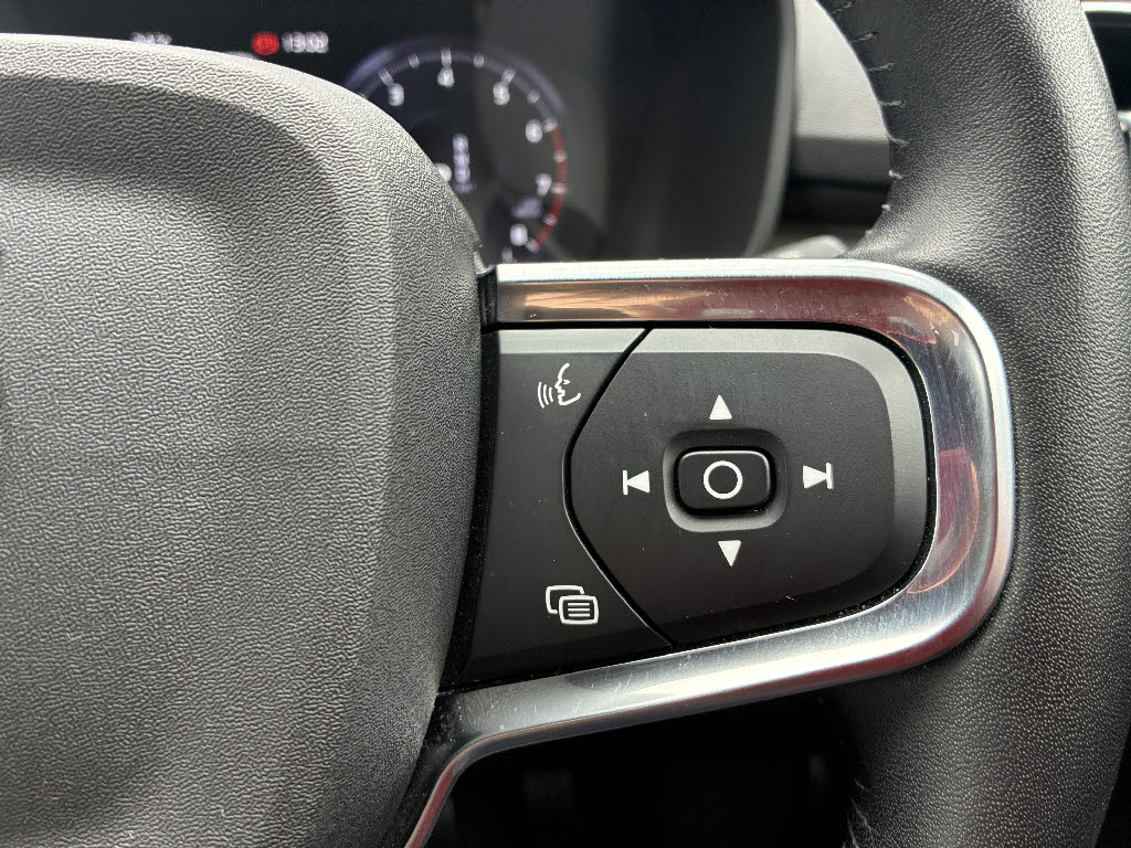 ボルボ ボルボ ＸＣ４０ B4 AWDｲﾝｽｸﾘﾌﾟｼｮﾝ