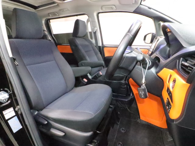 トヨタ ヴォクシー ZS 助手席ﾘﾌﾄｱｯﾌﾟｼｰﾄ車