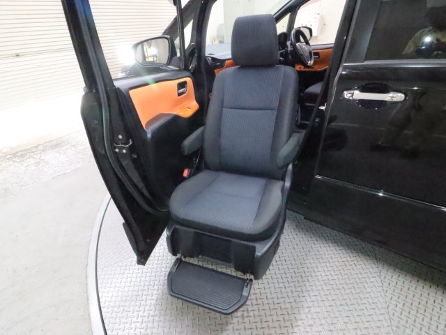 トヨタ ヴォクシー ZS 助手席ﾘﾌﾄｱｯﾌﾟｼｰﾄ車