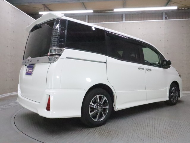 トヨタ ヴォクシー ＺＳ煌３