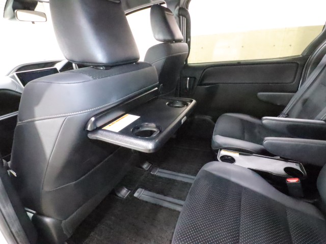 トヨタ ヴォクシー ＺＳ煌３