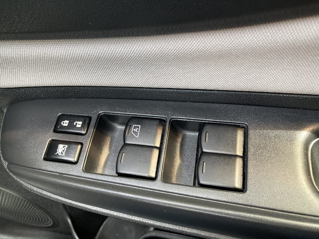 ニッサン ノート e-POWER X FOUR