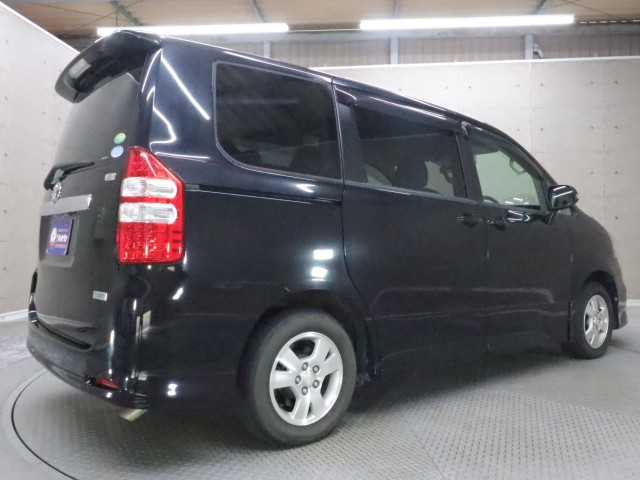 トヨタ ノア Si