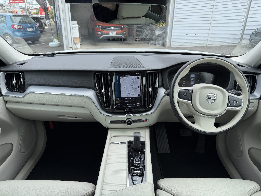 ボルボ ボルボ ＸＣ６０ B5 AWD ﾓｰﾒﾝﾀﾑ