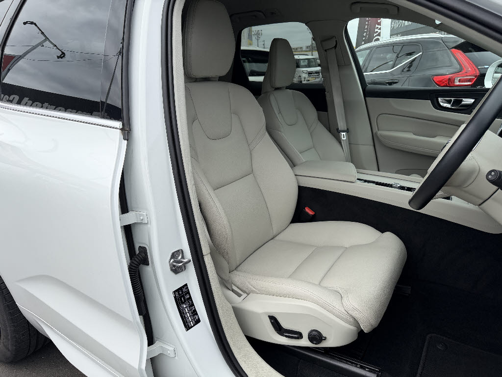 ボルボ ボルボ ＸＣ６０ B5 AWD ﾓｰﾒﾝﾀﾑ
