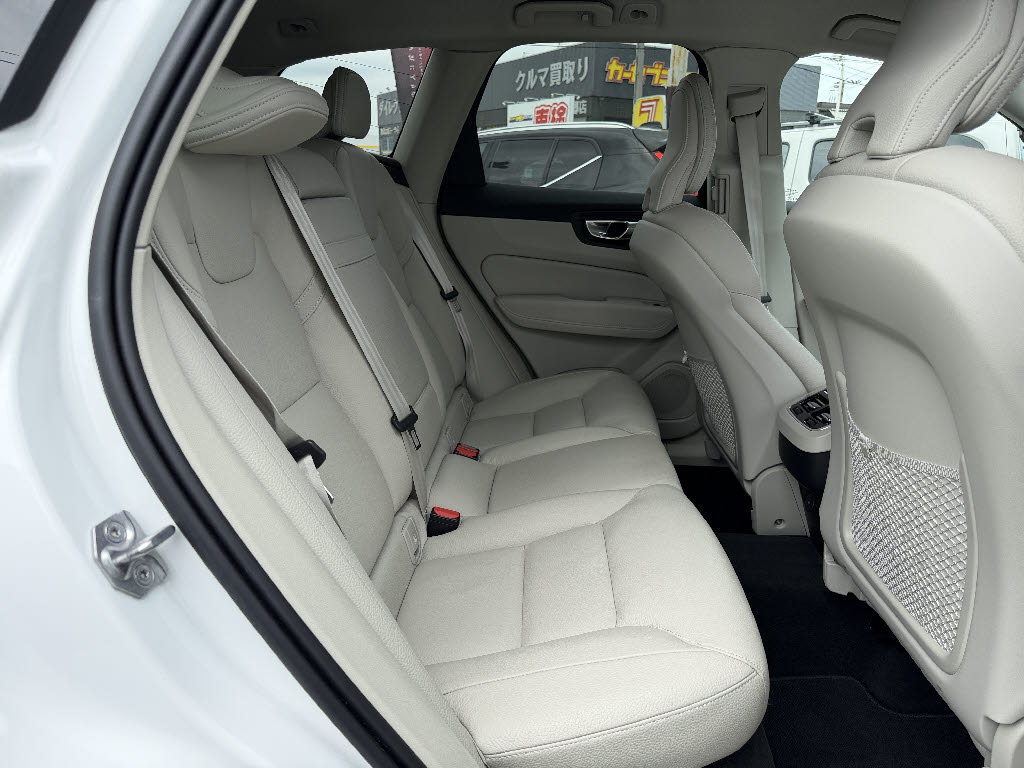 ボルボ ボルボ ＸＣ６０ B5 AWD ﾓｰﾒﾝﾀﾑ