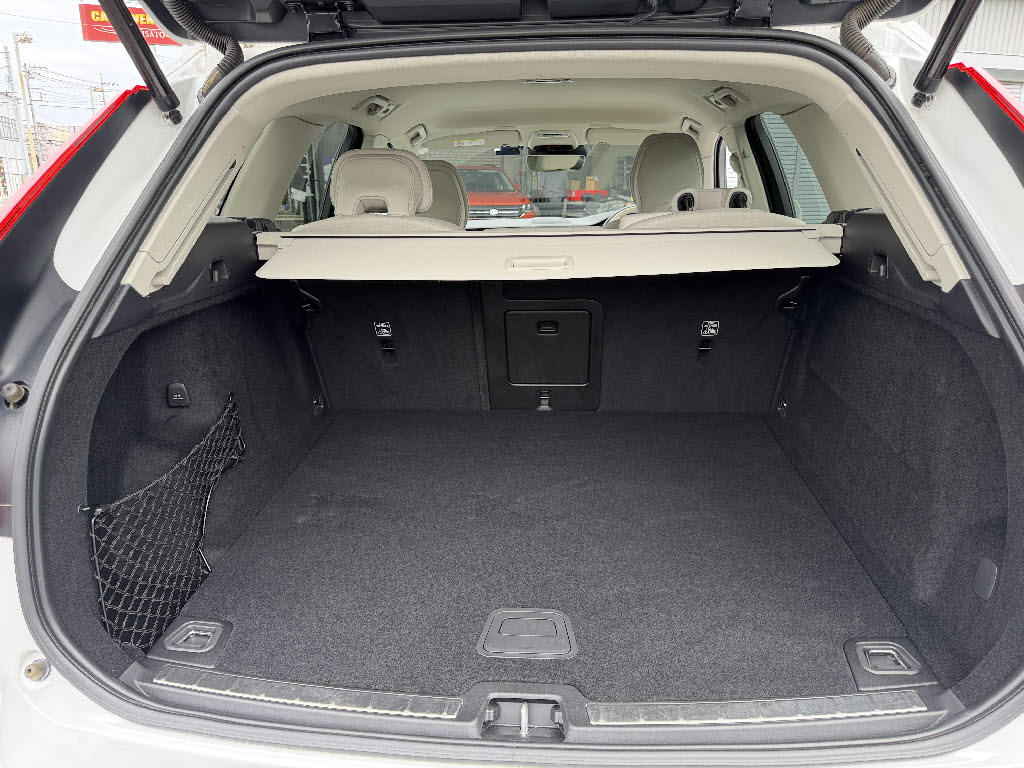 ボルボ ボルボ ＸＣ６０ B5 AWD ﾓｰﾒﾝﾀﾑ