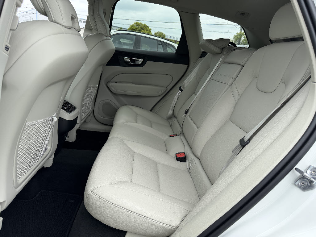 ボルボ ボルボ ＸＣ６０ B5 AWD ﾓｰﾒﾝﾀﾑ