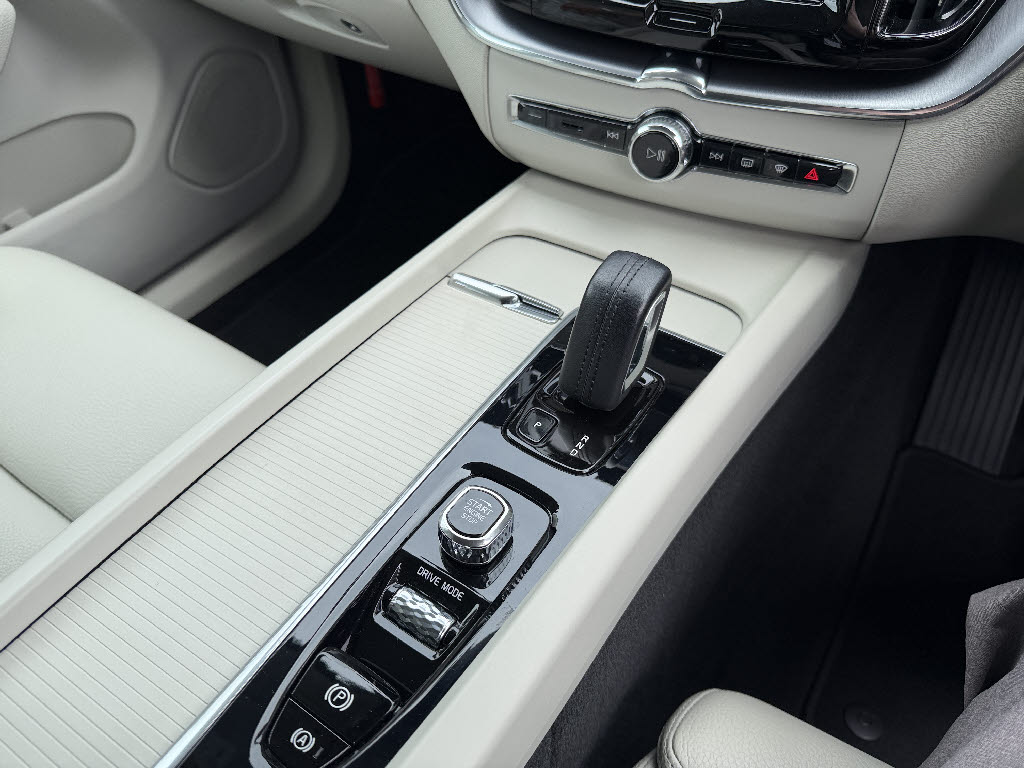 ボルボ ボルボ ＸＣ６０ B5 AWD ﾓｰﾒﾝﾀﾑ