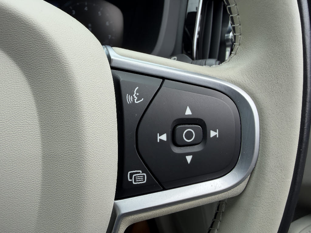 ボルボ ボルボ ＸＣ６０ B5 AWD ﾓｰﾒﾝﾀﾑ