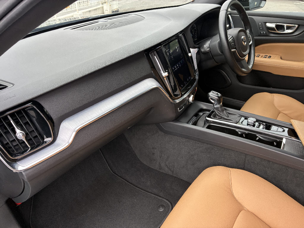 ボルボ ボルボ Ｖ６０ T5　モメンタム