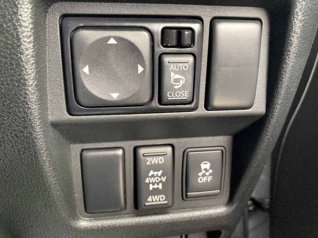 ニッサン ジューク ﾆｽﾓ 4WD