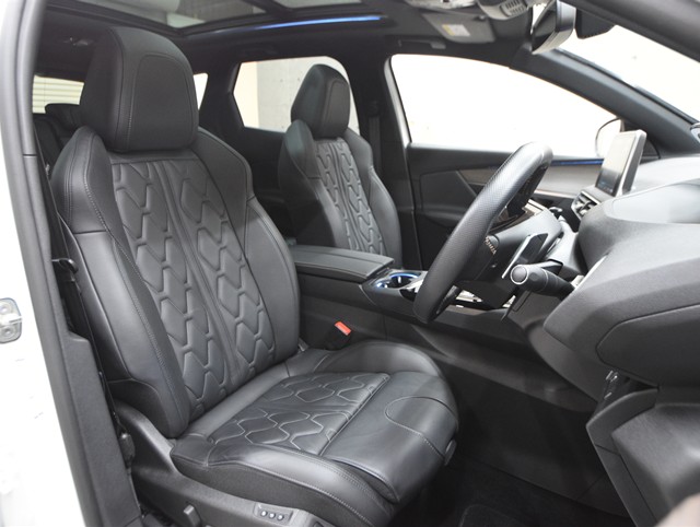プジョー プジョー３００８ GT ﾊｲﾌﾞﾘｯﾄﾞ4