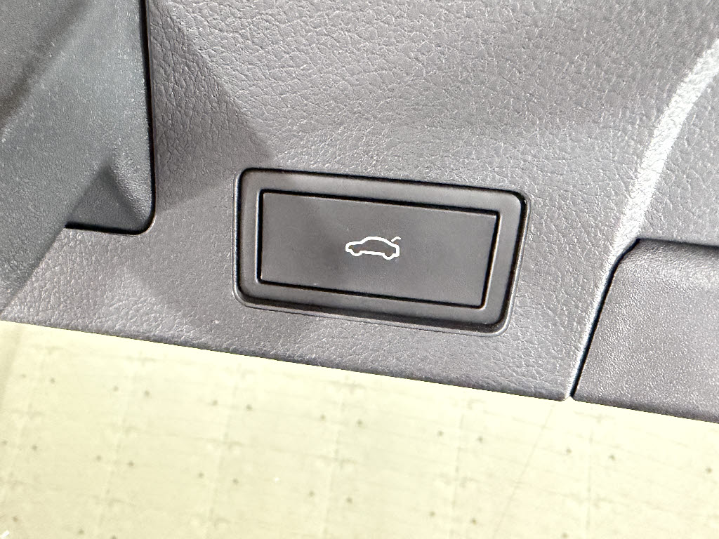 フォルクスワーゲン ＶＷアルテオン TSI 4ﾓｰｼｮﾝ Rﾗｲﾝｱﾄﾞﾊﾞﾝｽ