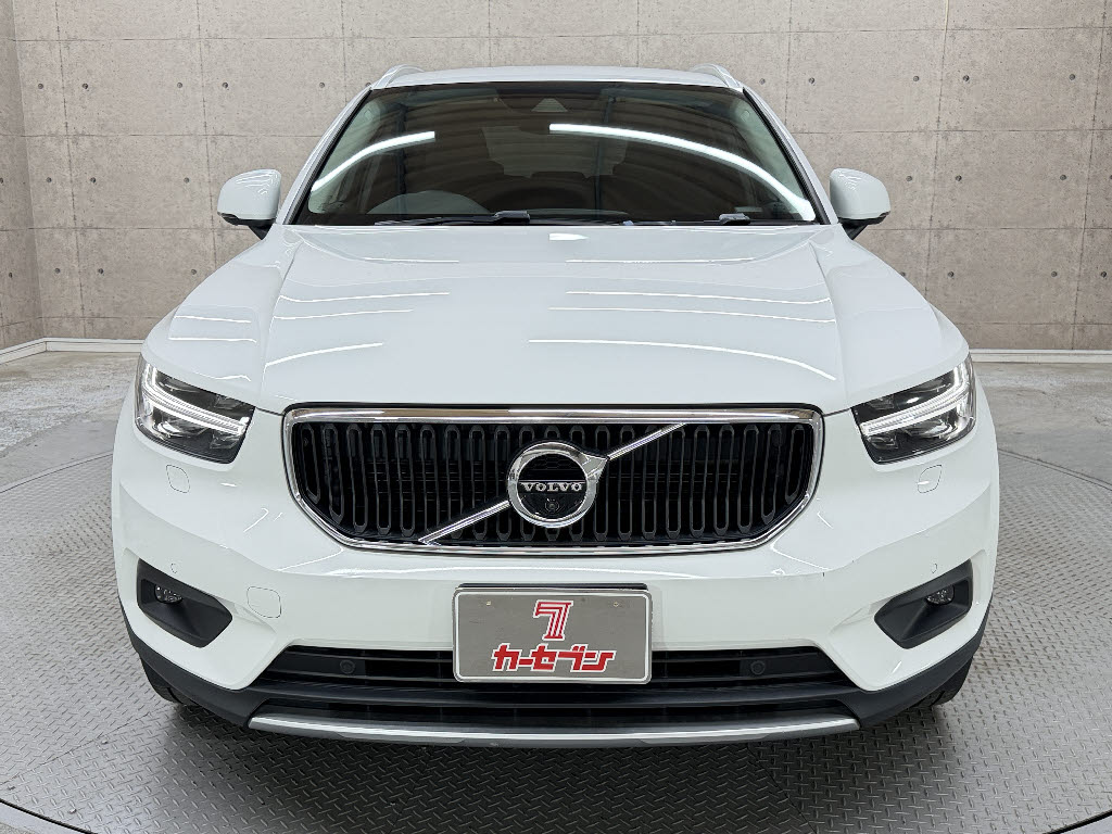 ボルボ ボルボ ＸＣ４０ Ｂ４ ＡＷＤ モーメンタム