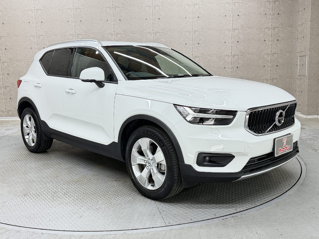 ボルボ ボルボ ＸＣ４０ Ｂ４ ＡＷＤ モーメンタム