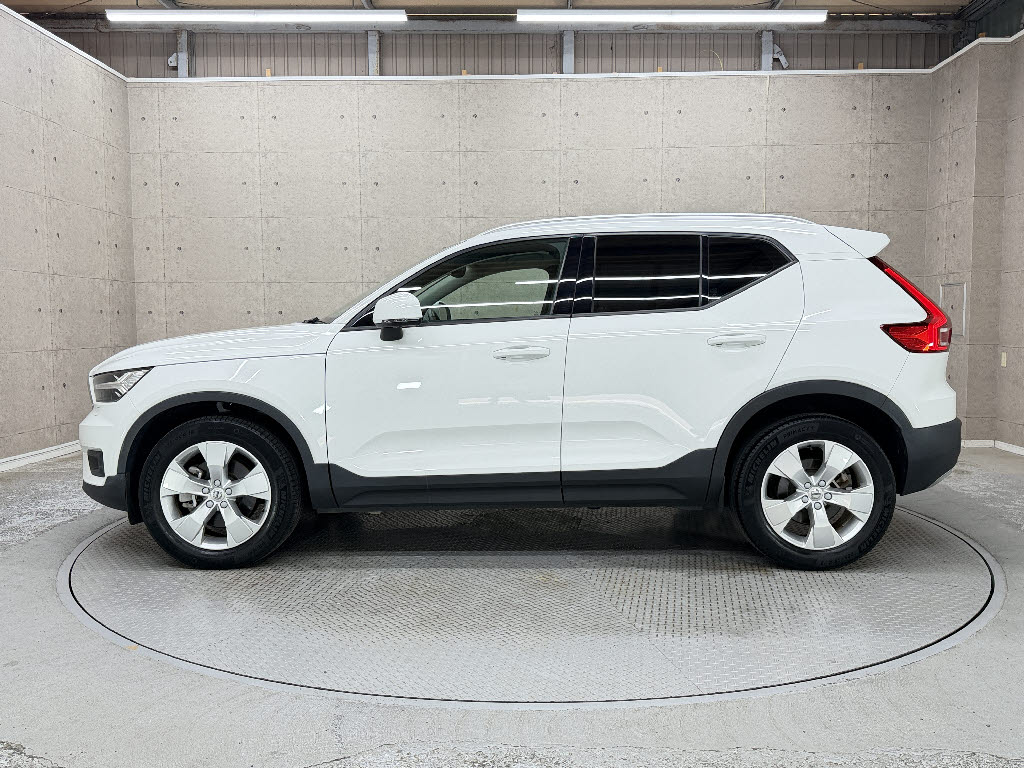 ボルボ ボルボ ＸＣ４０ Ｂ４ ＡＷＤ モーメンタム