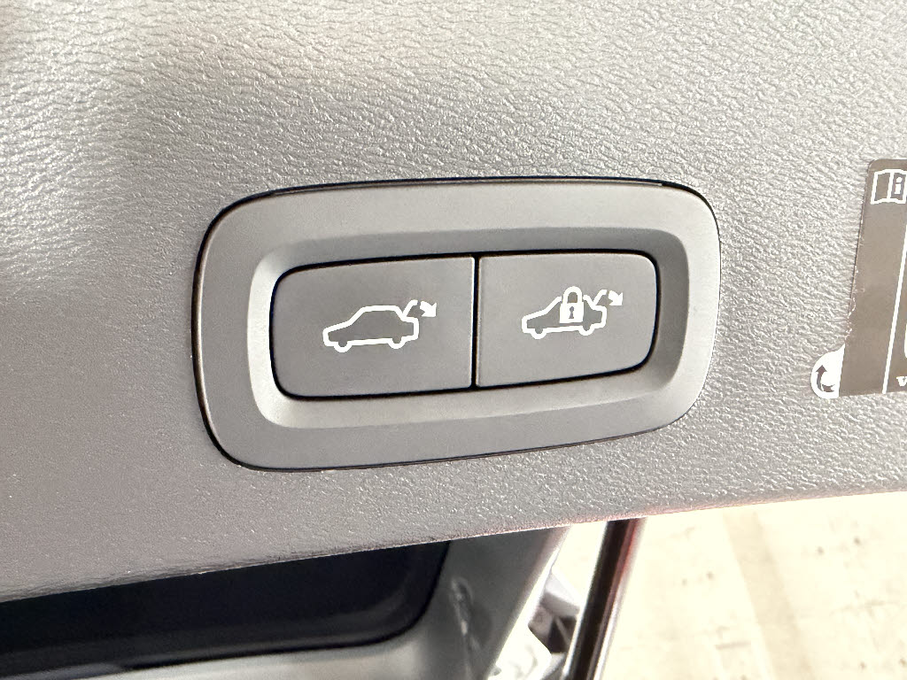 ボルボ ボルボ ＸＣ４０ Ｂ４ ＡＷＤ モーメンタム