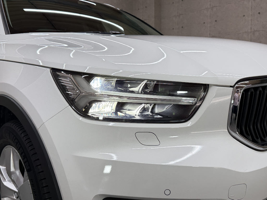 ボルボ ボルボ ＸＣ４０ Ｂ４ ＡＷＤ モーメンタム