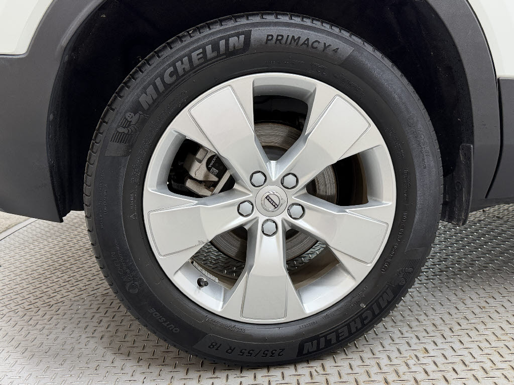 ボルボ ボルボ ＸＣ４０ Ｂ４ ＡＷＤ モーメンタム