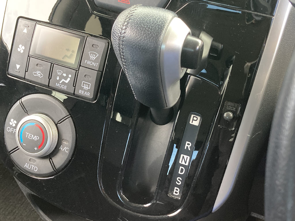 ダイハツ タントカスタム RSカスタム SA 4WD