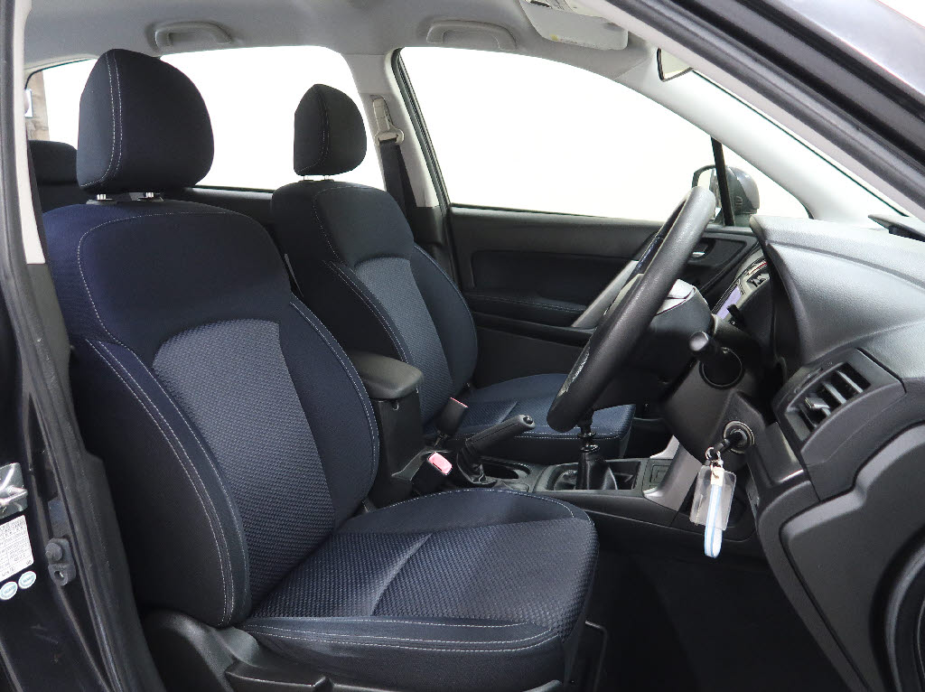 スバル フォレスター 2.0i 4WD