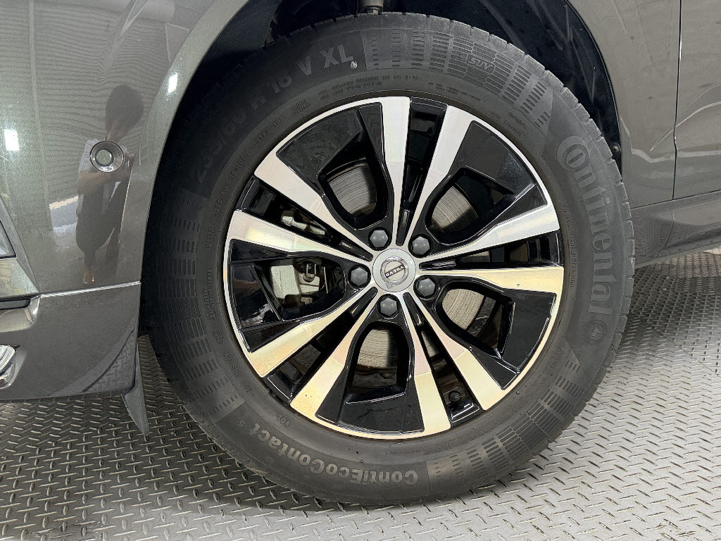 ボルボ ボルボ ＸＣ６０ B5 AWDﾓｰﾒﾝﾀﾑ 4WD