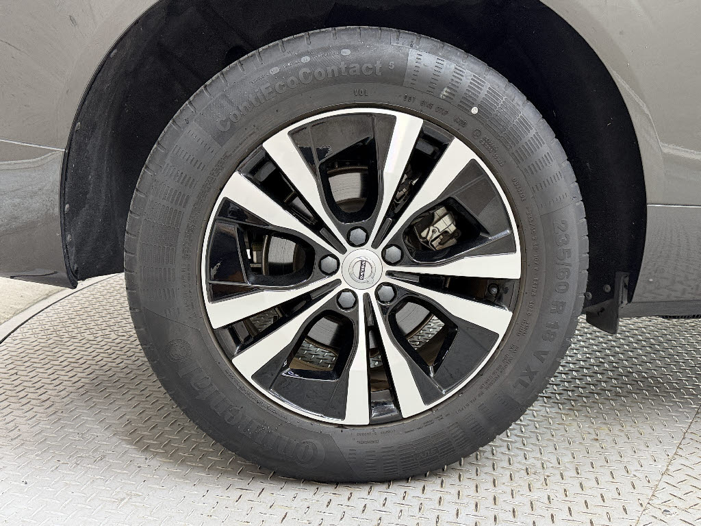ボルボ ボルボ ＸＣ６０ B5 AWDﾓｰﾒﾝﾀﾑ 4WD