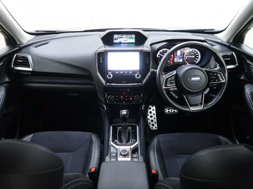 スバル フォレスター スポーツ　4WD