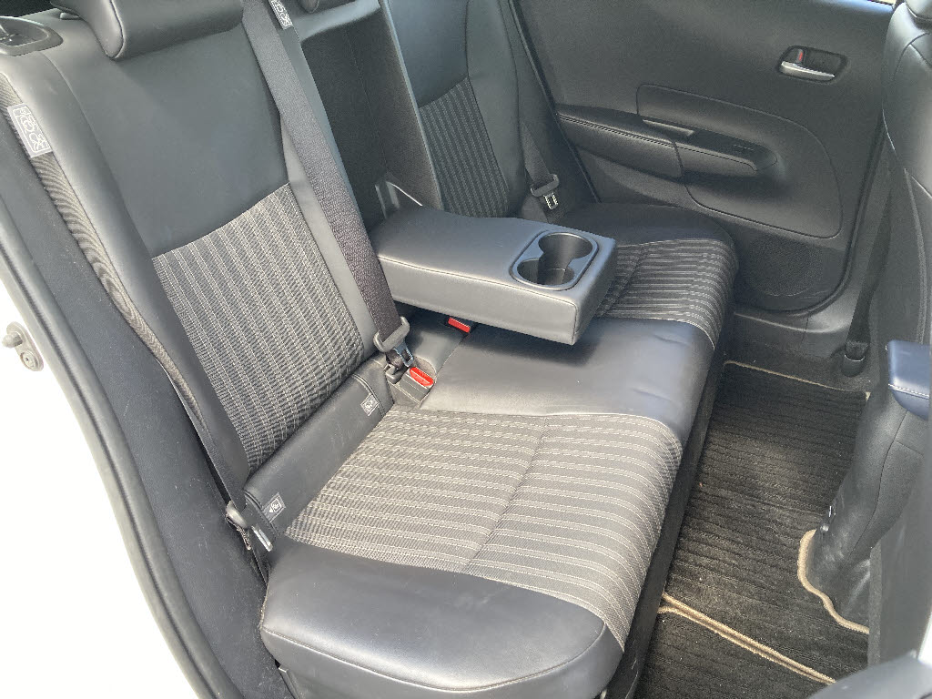 トヨタ アクア Z 4WD