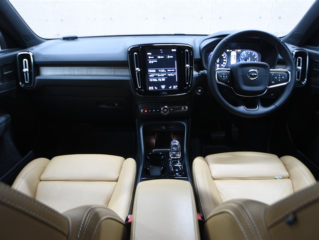 ボルボ ボルボ ＸＣ４０ T4 AWD ｲﾝｽｸﾘﾌﾟｼｮﾝ