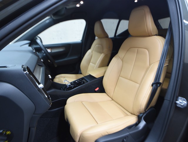 ボルボ ボルボ ＸＣ４０ T4 AWD ｲﾝｽｸﾘﾌﾟｼｮﾝ