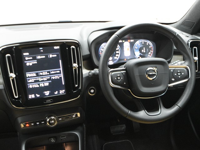 ボルボ ボルボ ＸＣ４０ T4 AWD ｲﾝｽｸﾘﾌﾟｼｮﾝ