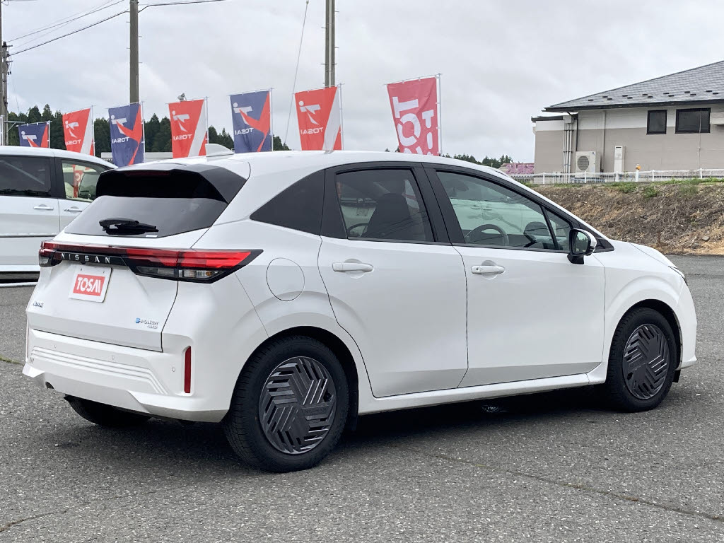 ニッサン ノート X FOUR 4WD