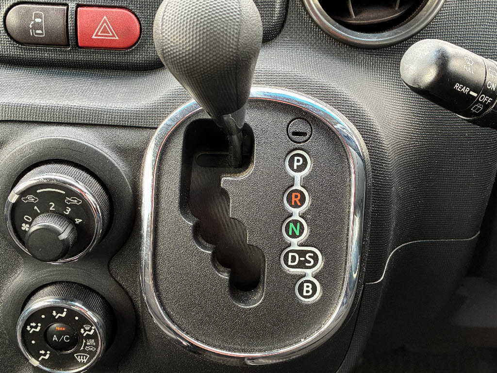 トヨタ スペイド F 4WD