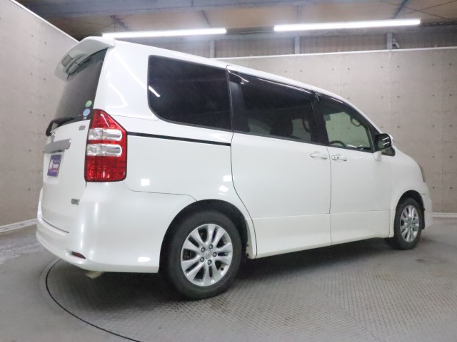 トヨタ ノア Si