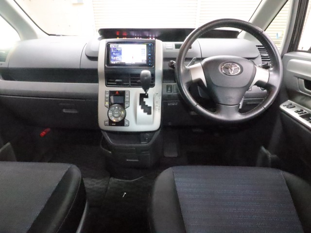トヨタ ヴォクシー ＺＳ