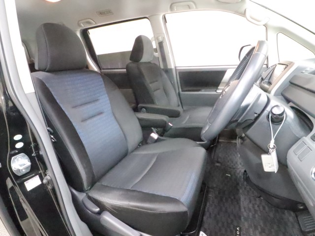 トヨタ ヴォクシー ＺＳ